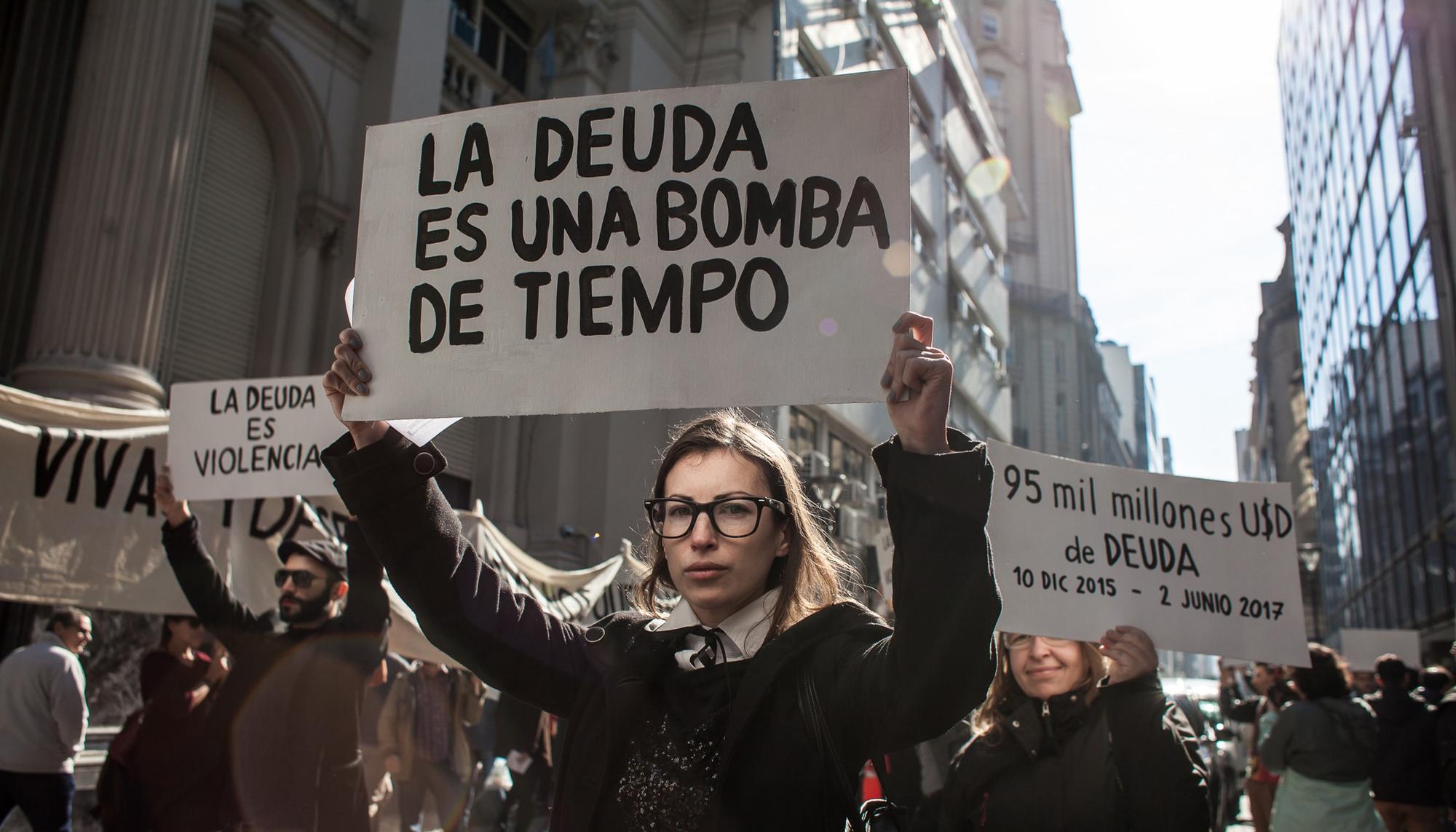 Vivas, libres y desendeudadas 1